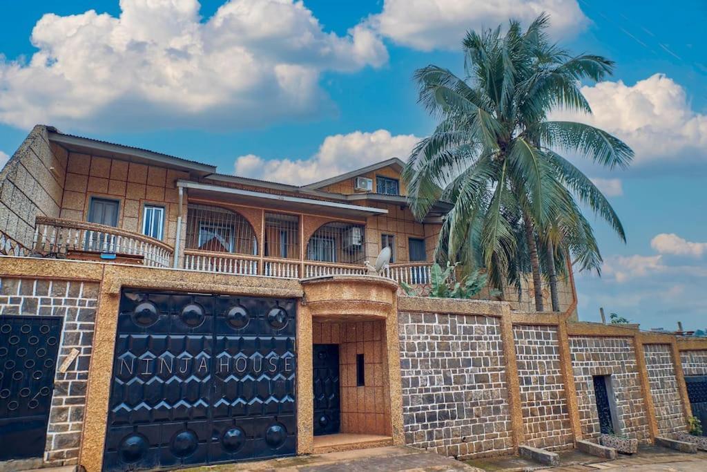 Ninja House Studio Chic Le Turquois Dore Yaounde Exterior photo