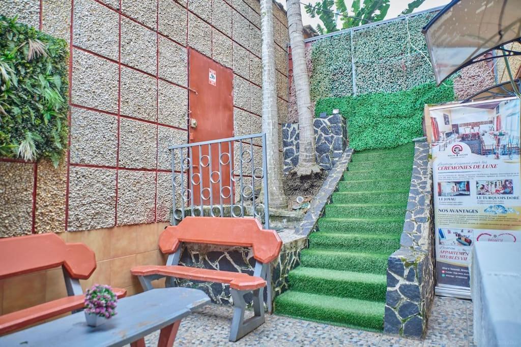 Ninja House Studio Chic Le Turquois Dore Yaounde Exterior photo